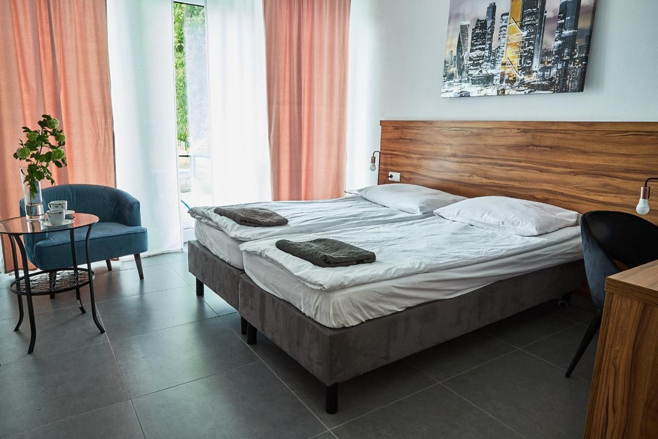 Sadova Park Villa Ślesin Buitenkant foto
