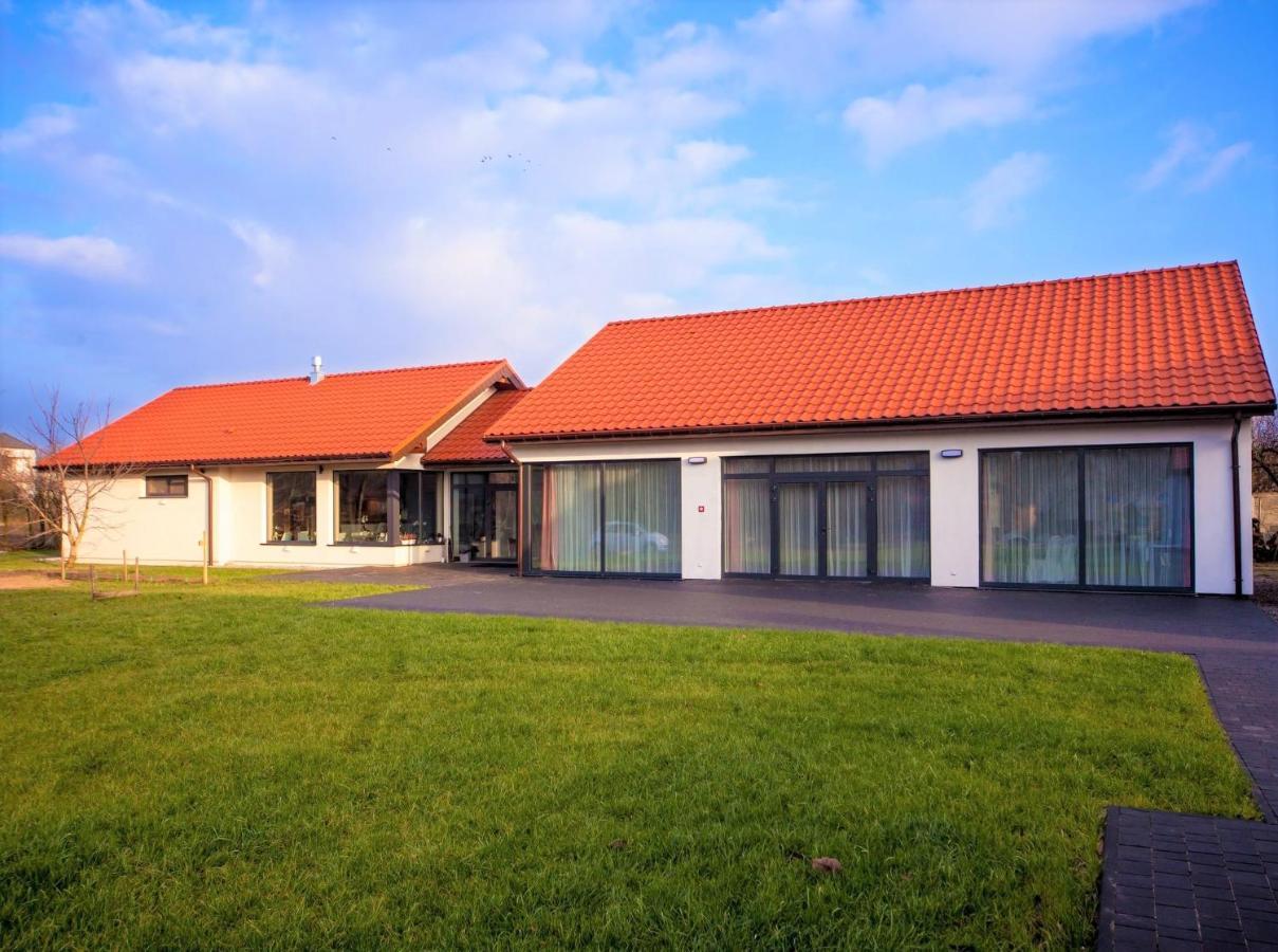 Sadova Park Villa Ślesin Buitenkant foto