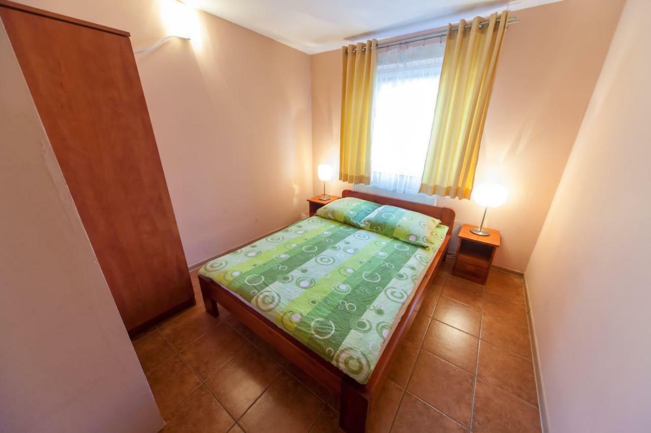 Sadova Park Villa Ślesin Buitenkant foto